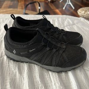 Womens skechers memory foam shoes size 9